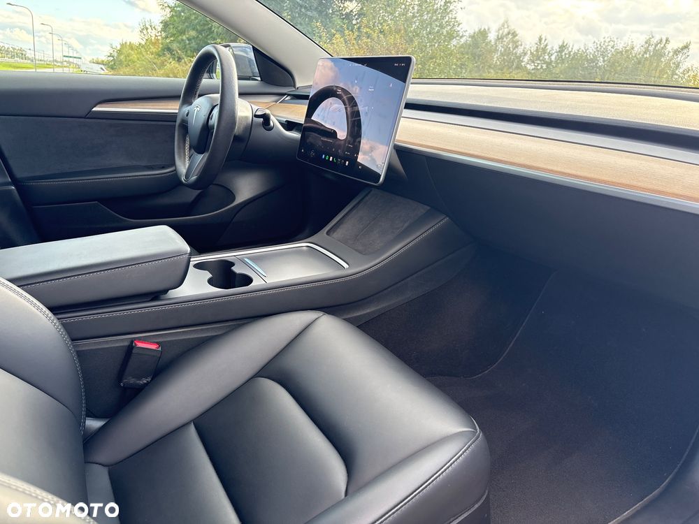 Tesla Model 3 - 21
