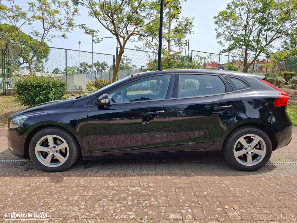 Volvo V40 2.0 D2 Momentum - 4