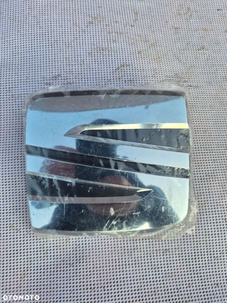 Grill Atrapa Znaczek Emblemat Seat Ateca 575.853.679.B - 1