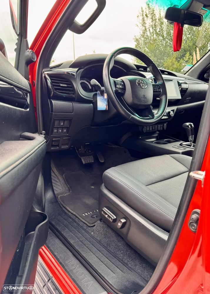 Toyota Hilux 2.4 D-4D 4WD Premium Edition - 4