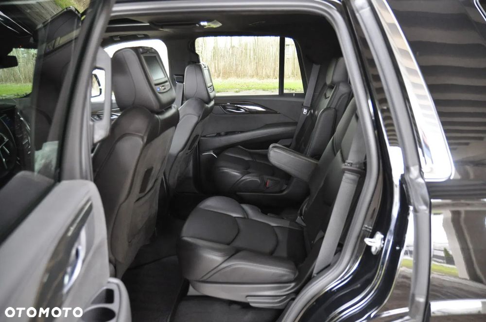 Cadillac Escalade - 29