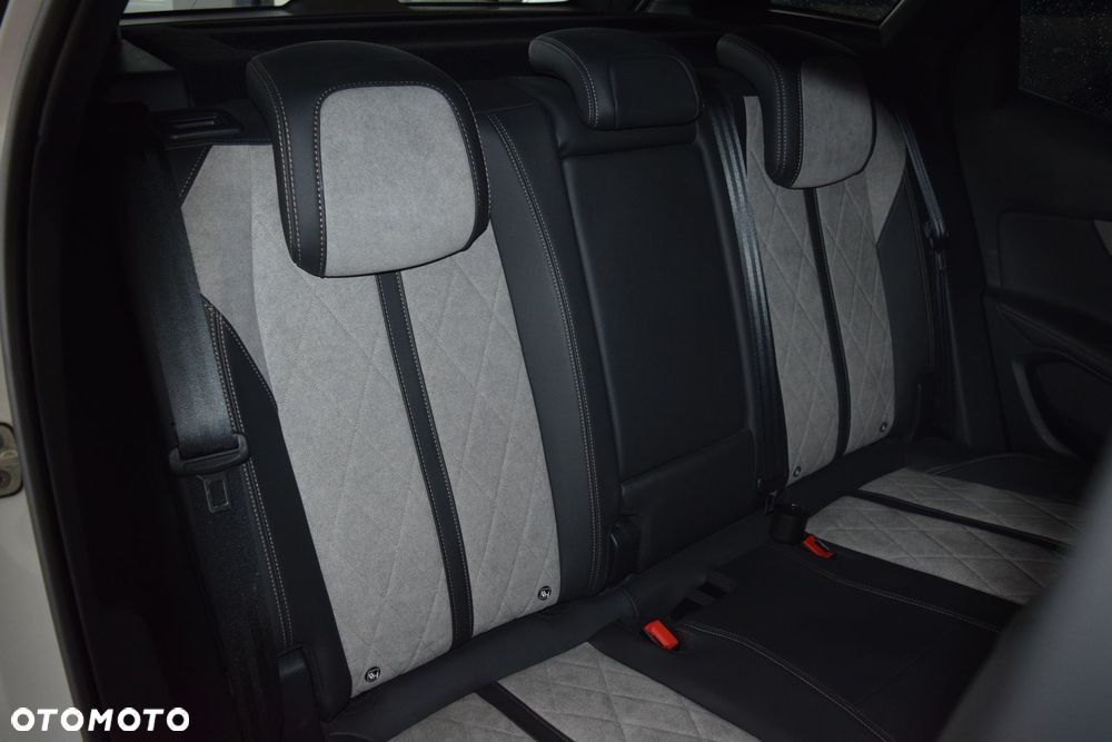 Peugeot 3008 1.6 PureTech Hybrid4 PHEV GT S&S EAT8 - 23
