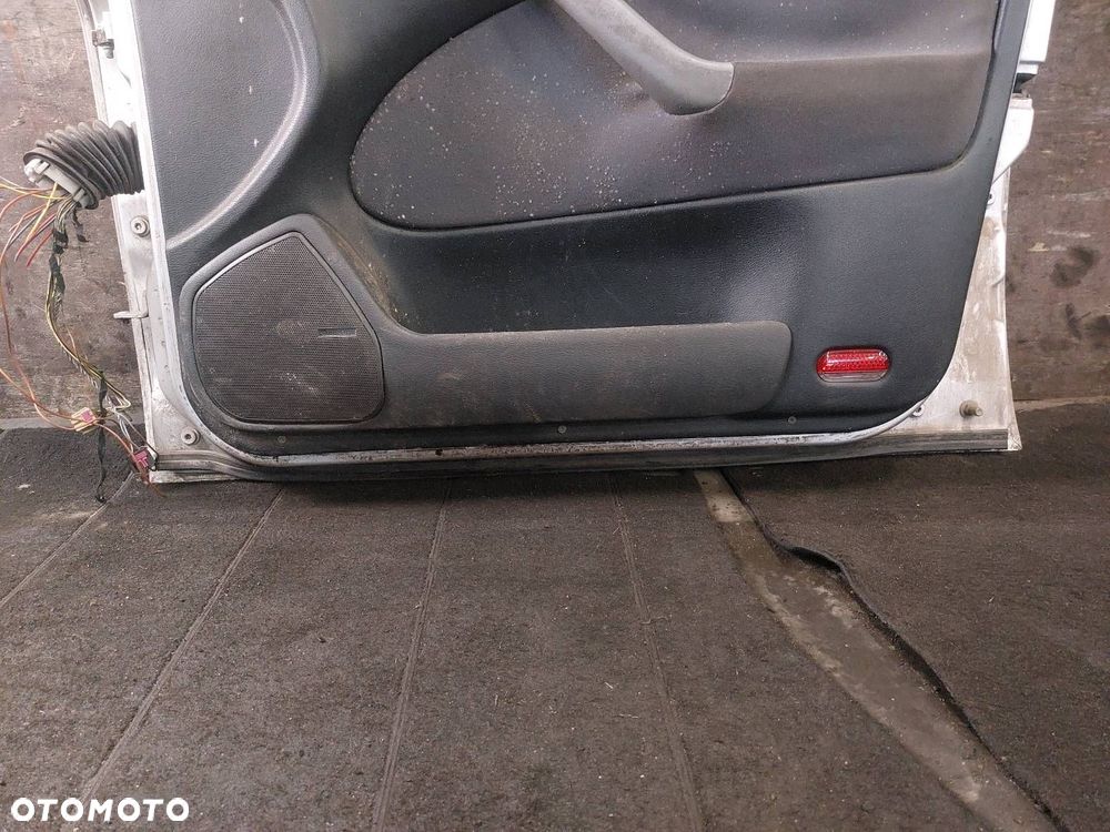 DRZWI KOMPLETNE PRAWY PRZÓD SKODA OCTAVIA I - 4