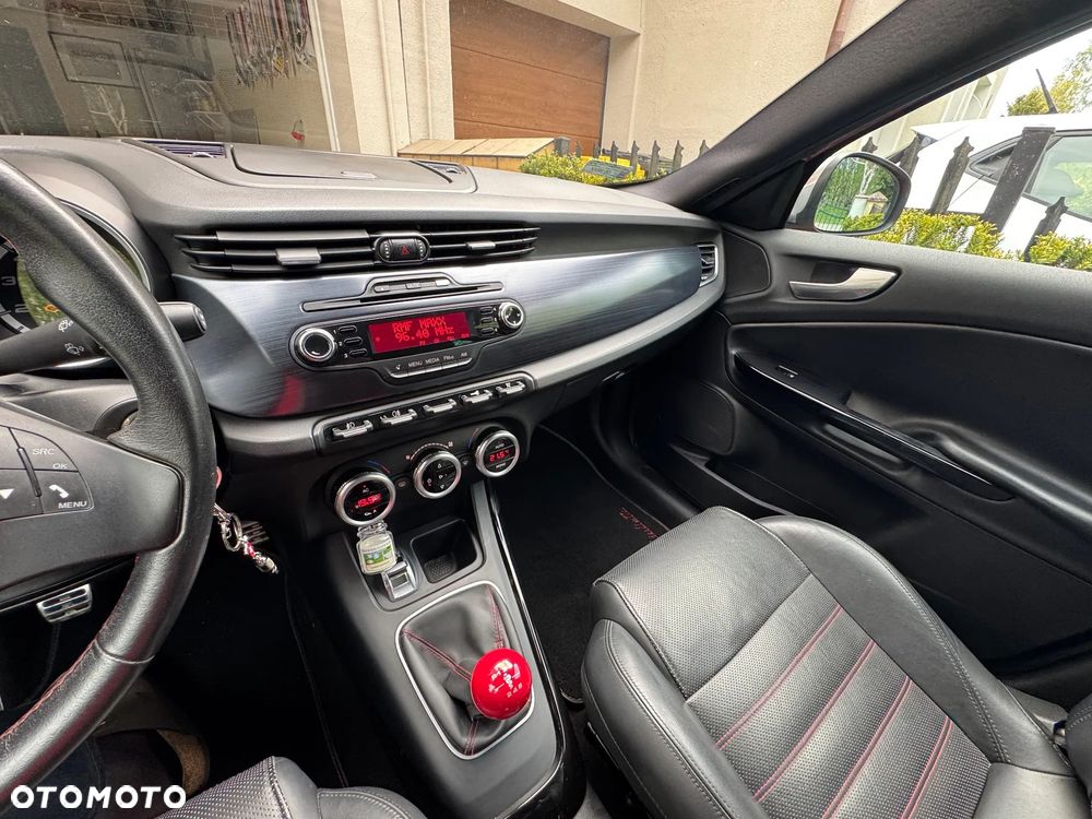 Alfa Romeo Giulietta ver-1750-tbi-quadrifoglio-verde - 1