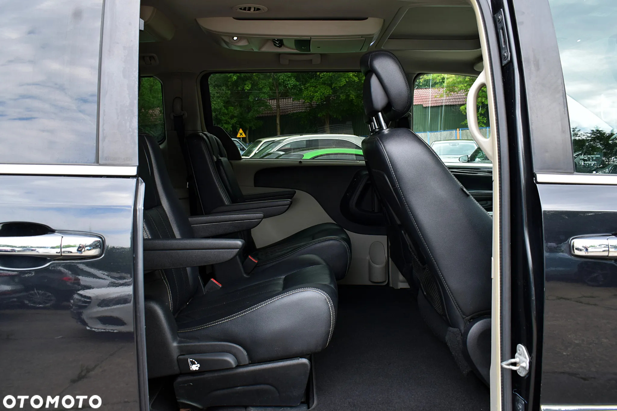 Chrysler Town & Country 3.6 Limited - 8