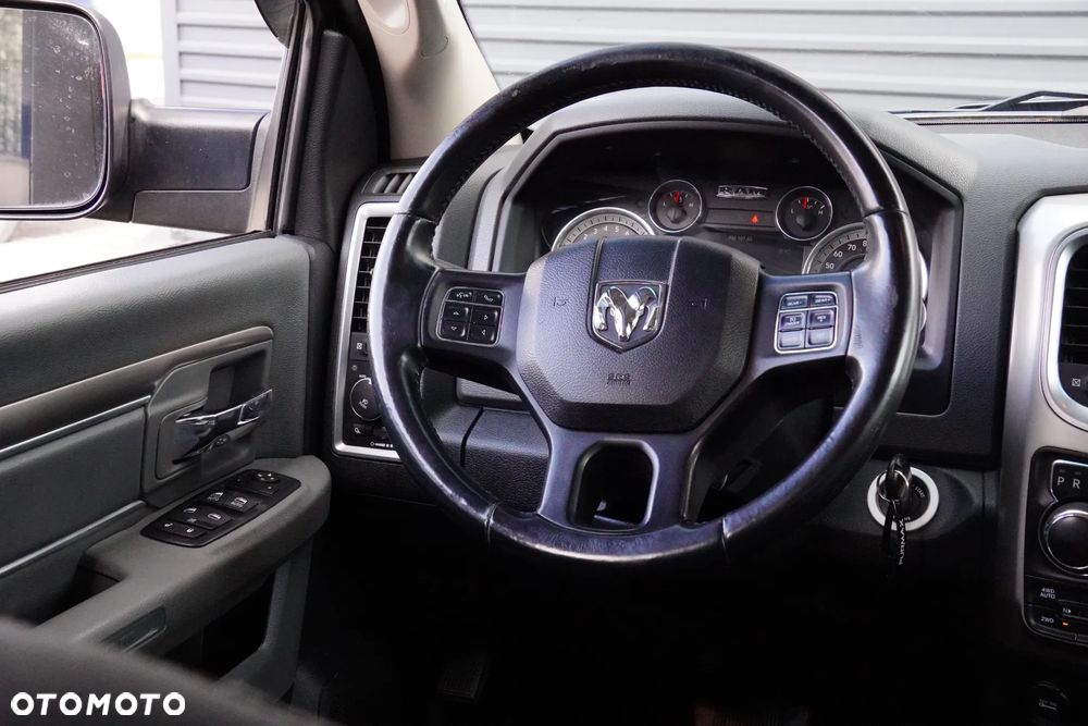 RAM 1500 Crew Cab Shortbed Bighorn - 32