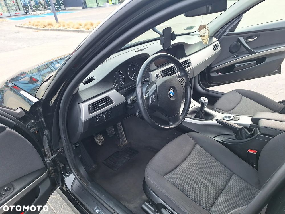 BMW Seria 3 318i - 14