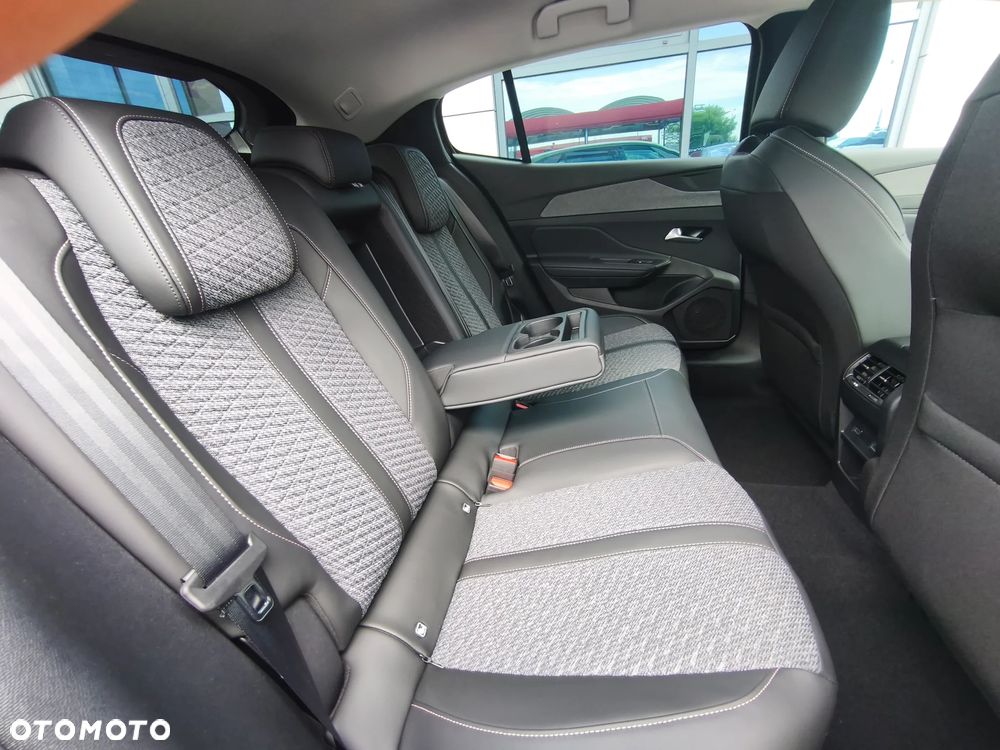Peugeot 408 1.2 PureTech mHEV Allure S&S e-DCS6 - 17