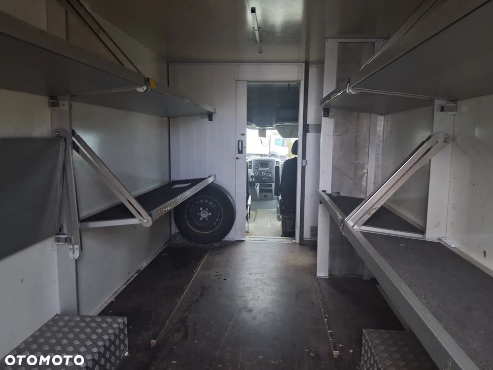 Mercedes-Benz Sprinter - 14
