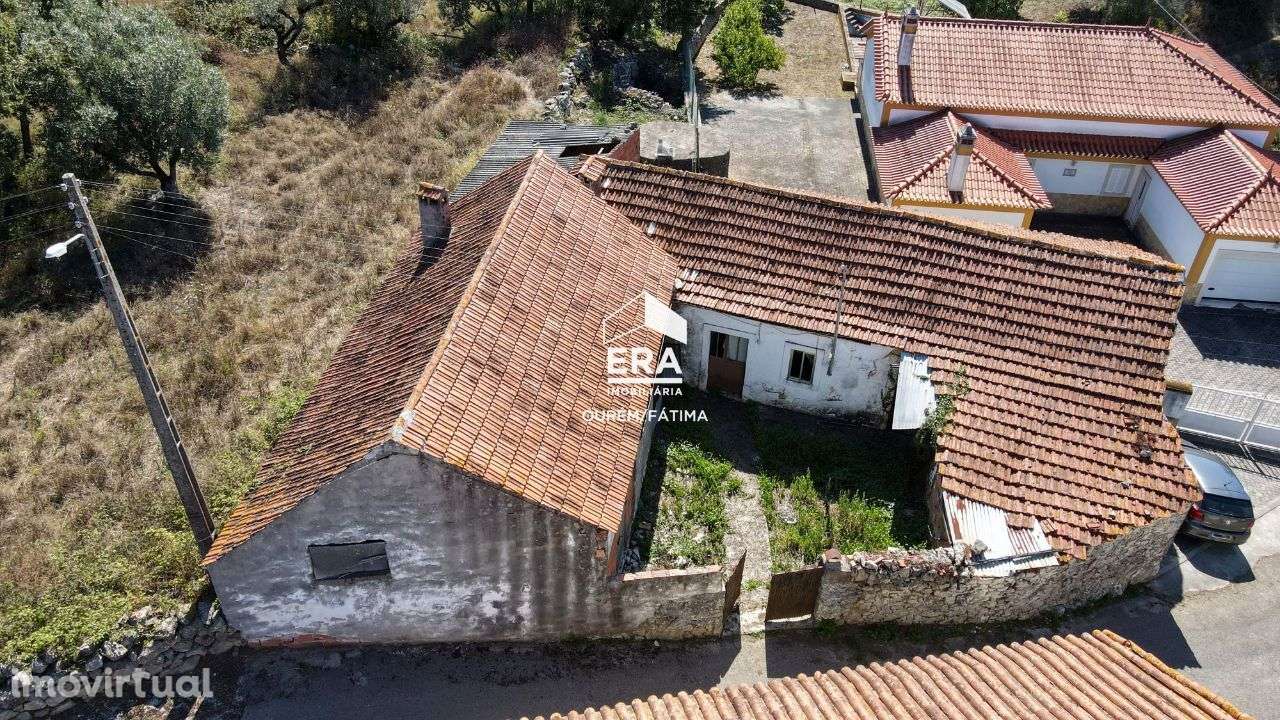 Moradia T2 localizada no Alqueidão da Serra - Grande imagem: 2/26