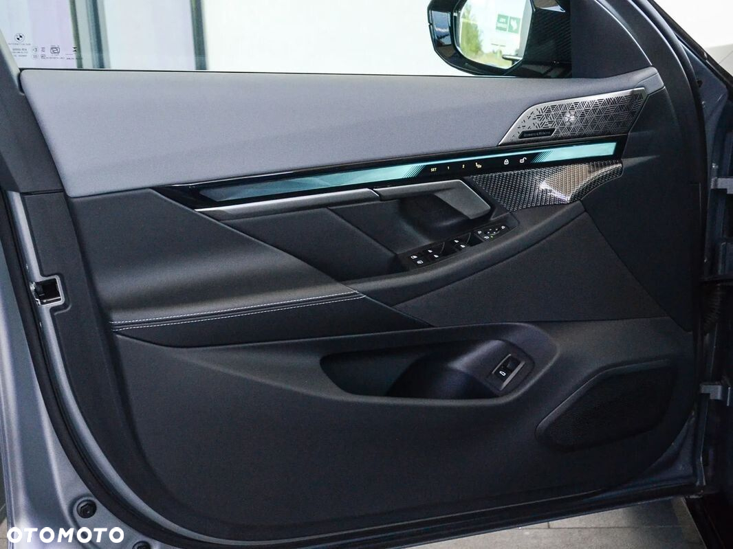 BMW i5 83.9kWh M60 xDrive - 18