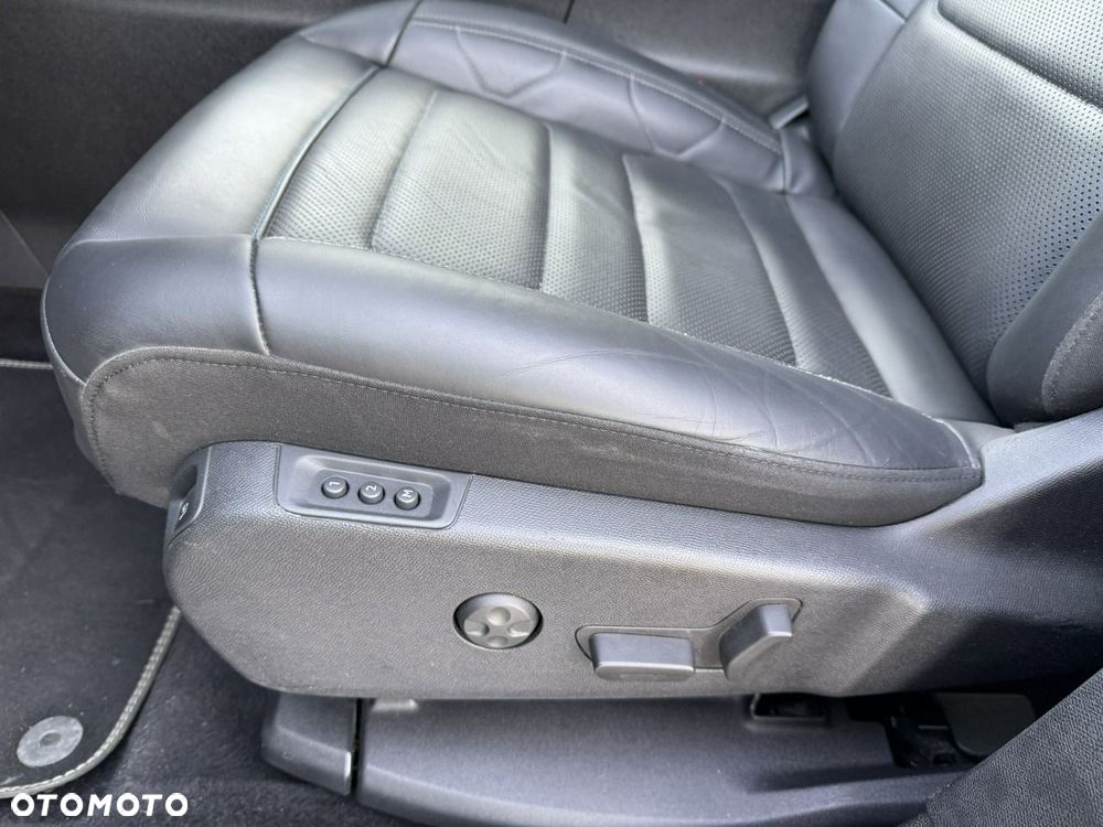 Citroën C5 Aircross 225 e-EAT8 SHINE - 14