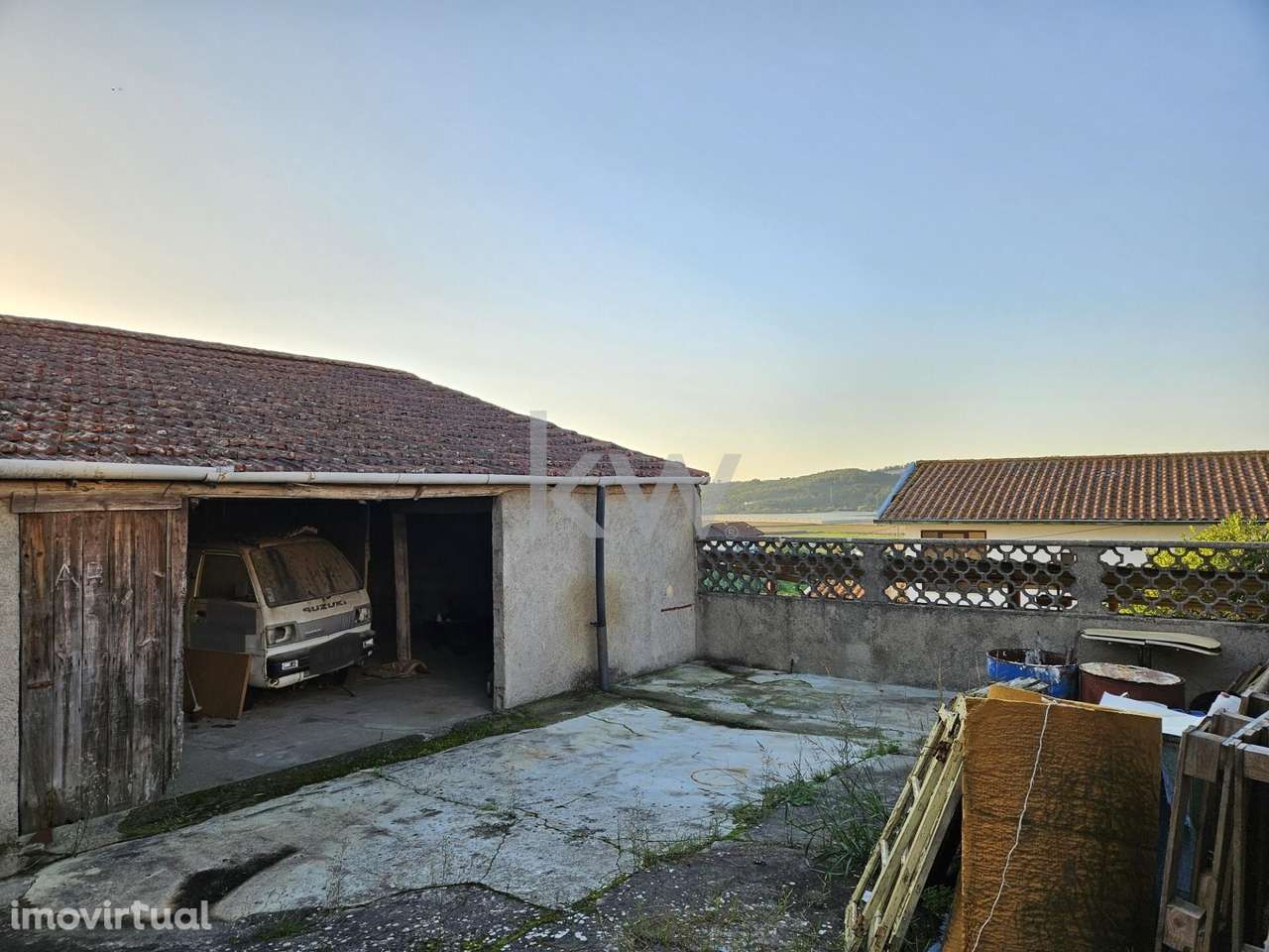 Moradia para recuperar mais garagem  para 4 viaturas - Grande imagem: 4/41