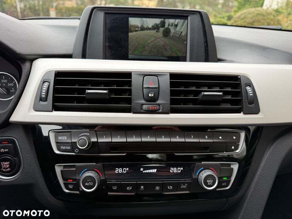 BMW Seria 3 320i Edition Luxury Line Purity - 11