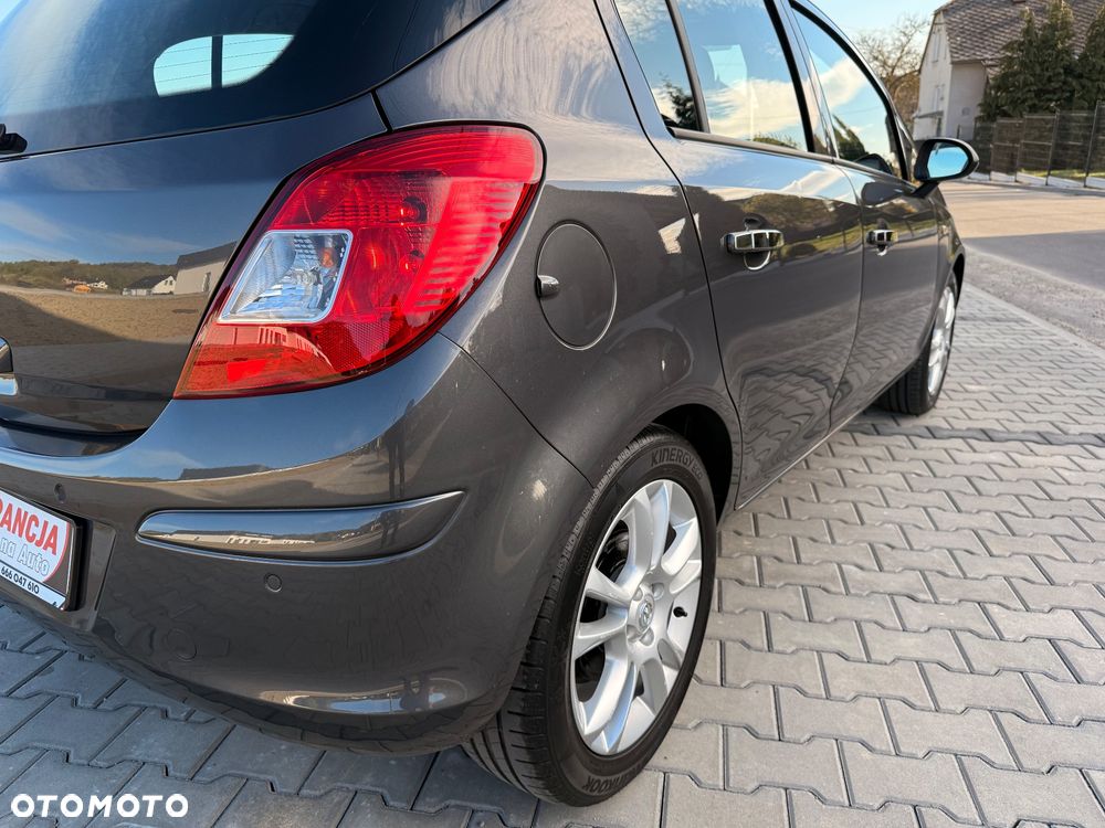 Opel Corsa 1.4 16V Cosmo - 19