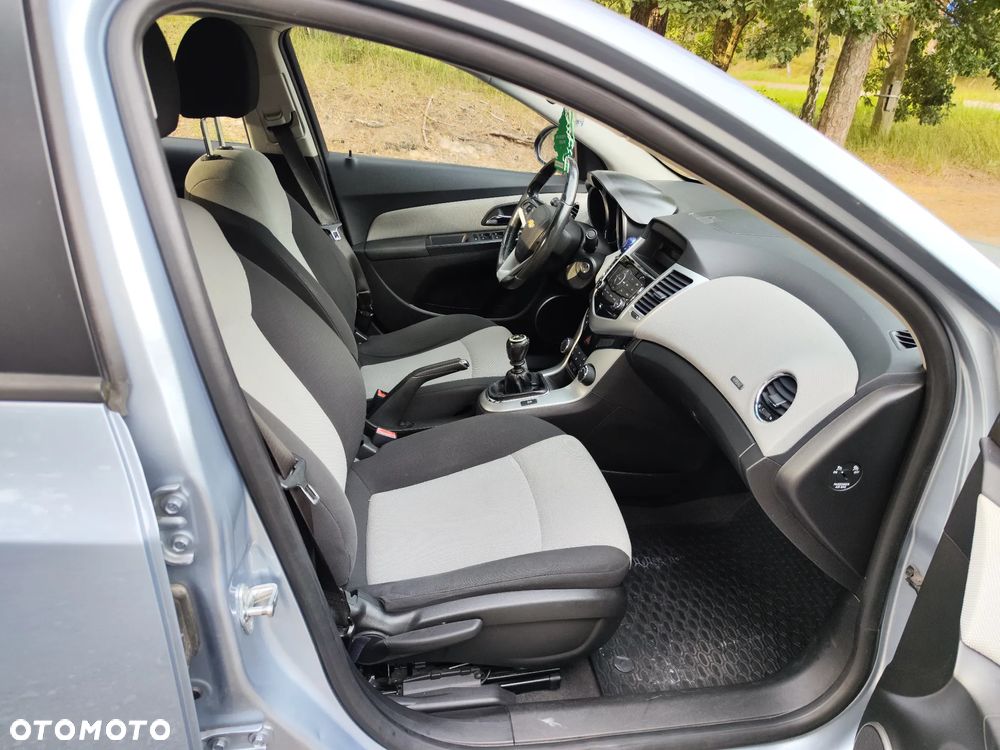 Chevrolet Cruze 1.6 LS - 4