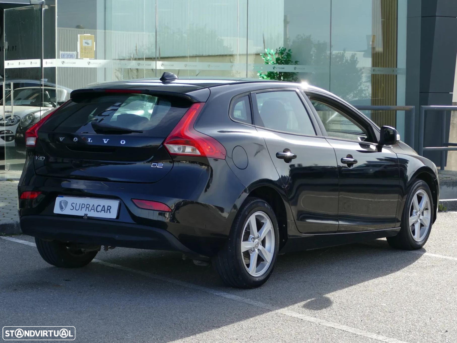 Volvo V40 2.0 D2 Momentum - 3