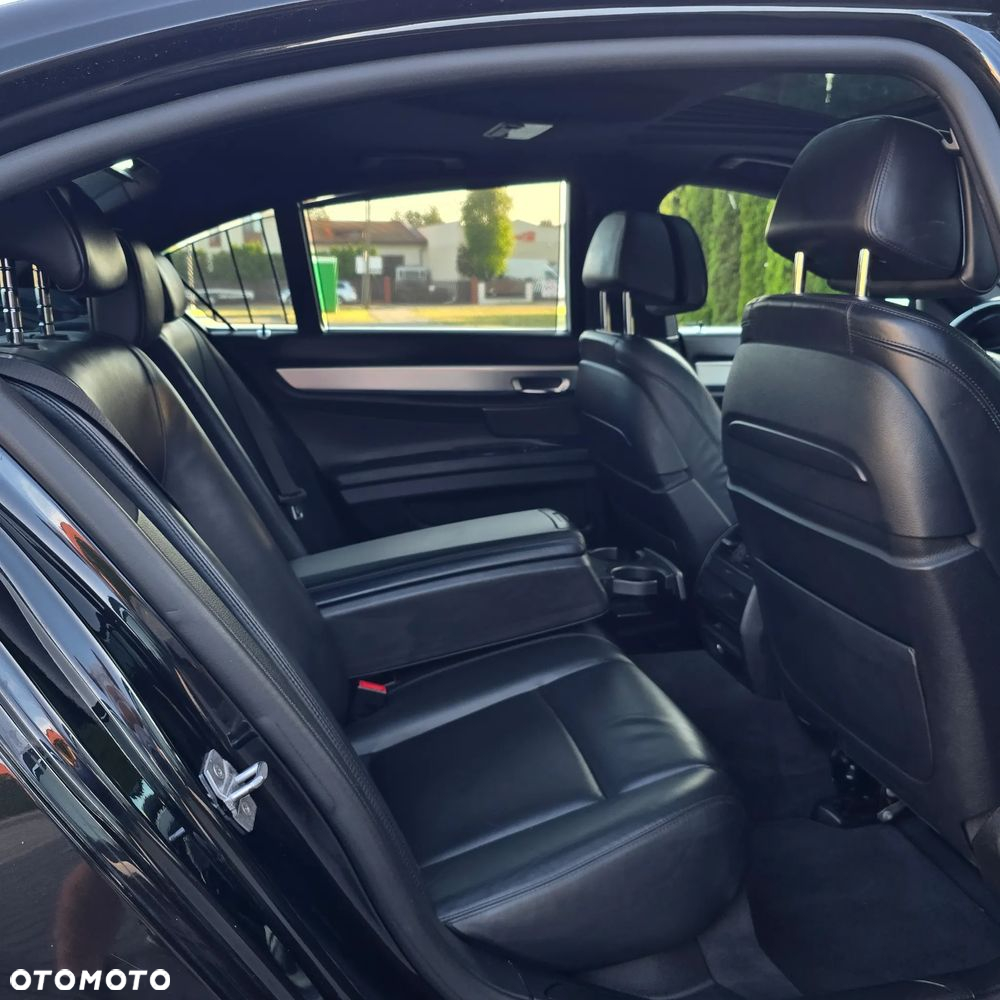 BMW Seria 7 740d xDrive - 25