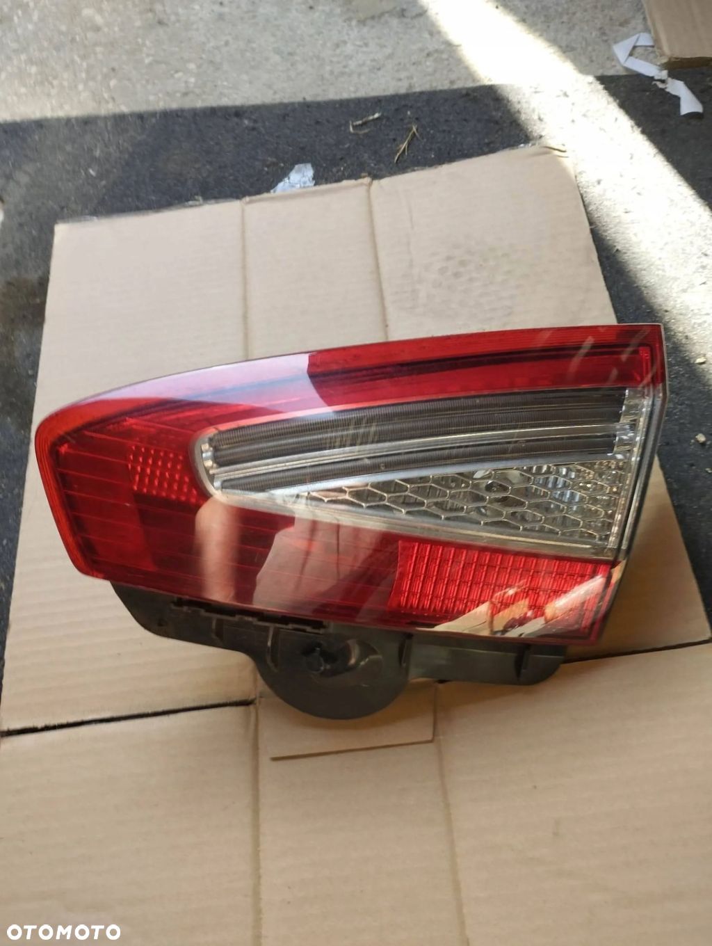 prawa lampa w klapę ford mondeo mk4 lift - 1