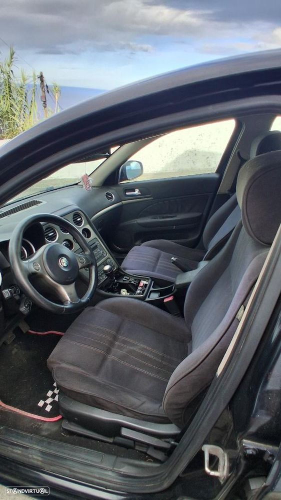 Alfa Romeo 159 1.9 JTDm 16V - 4
