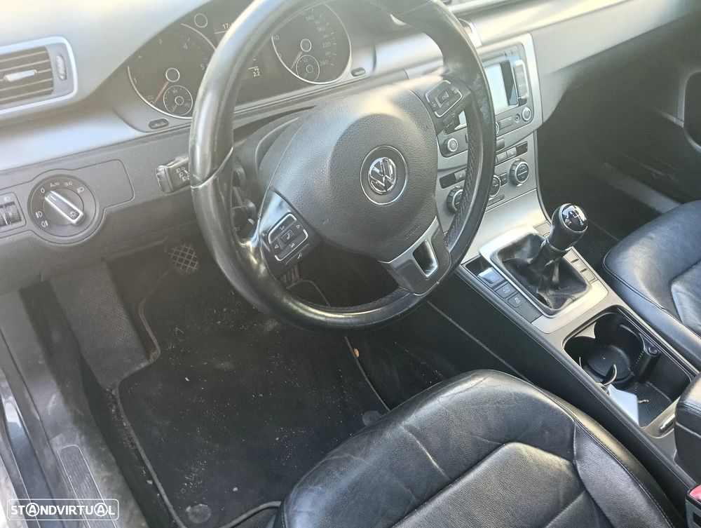 VW Passat Variant 1.6 TDI BlueMotion Highline - 16