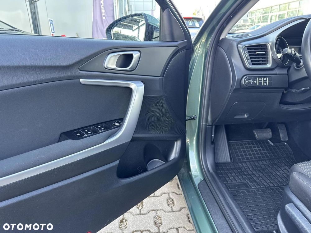 Kia Ceed 1.5 T-GDI M DCT - 11