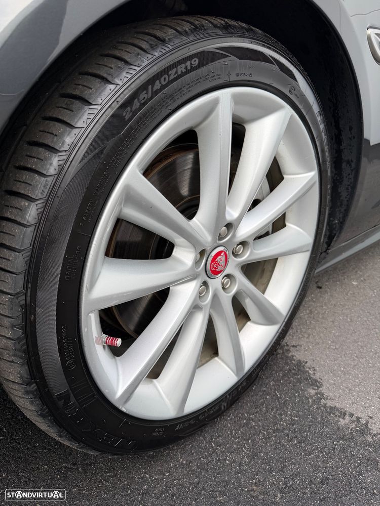 Jaguar XF 3.0 TDV6 R-Sport - 10