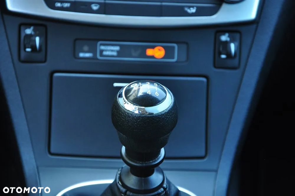 Toyota Avensis 1.6 Active - 37