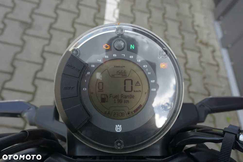 Husqvarna Svartpilen - 18