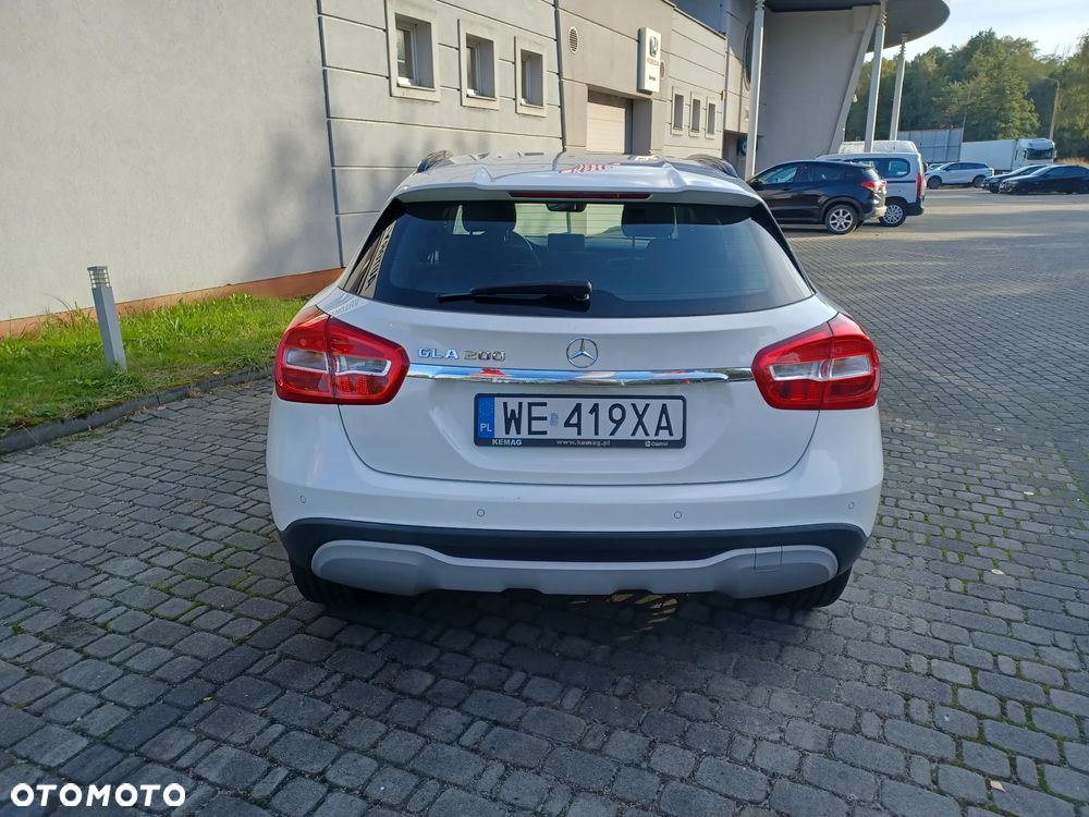 Mercedes-Benz GLA 200 7G-DCT - 7