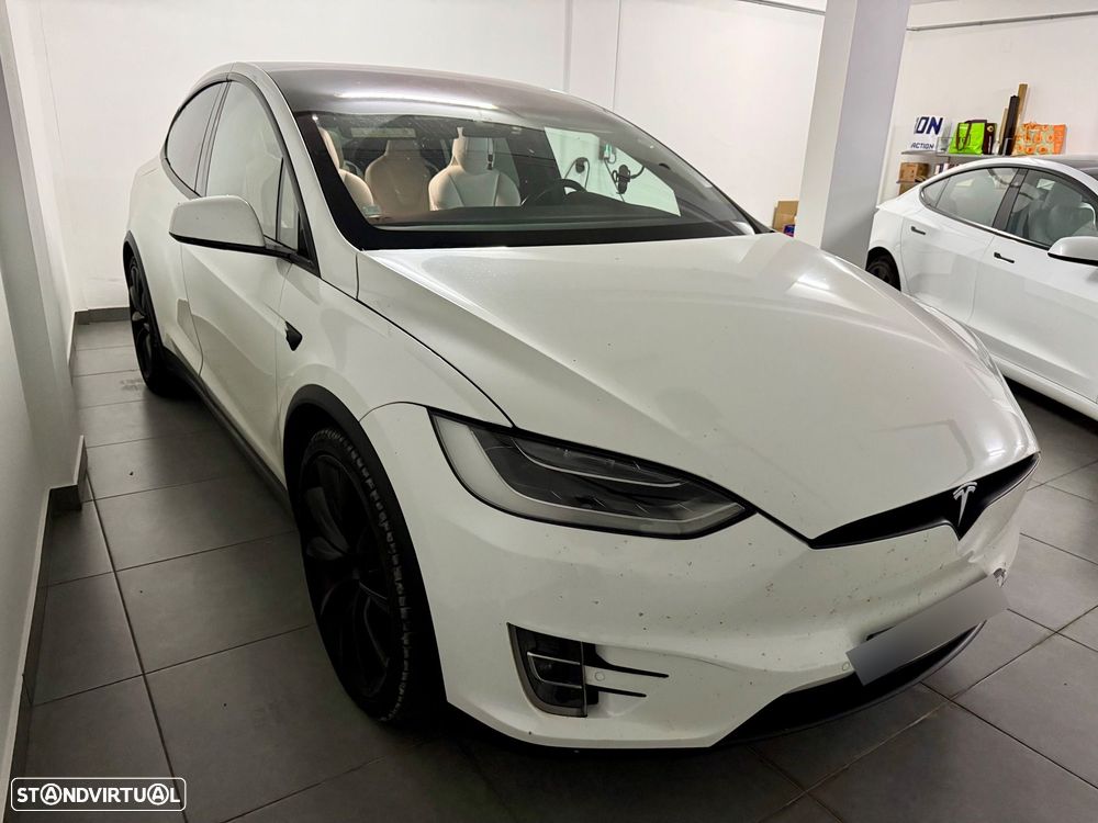 Tesla Model X 2017 photo 2