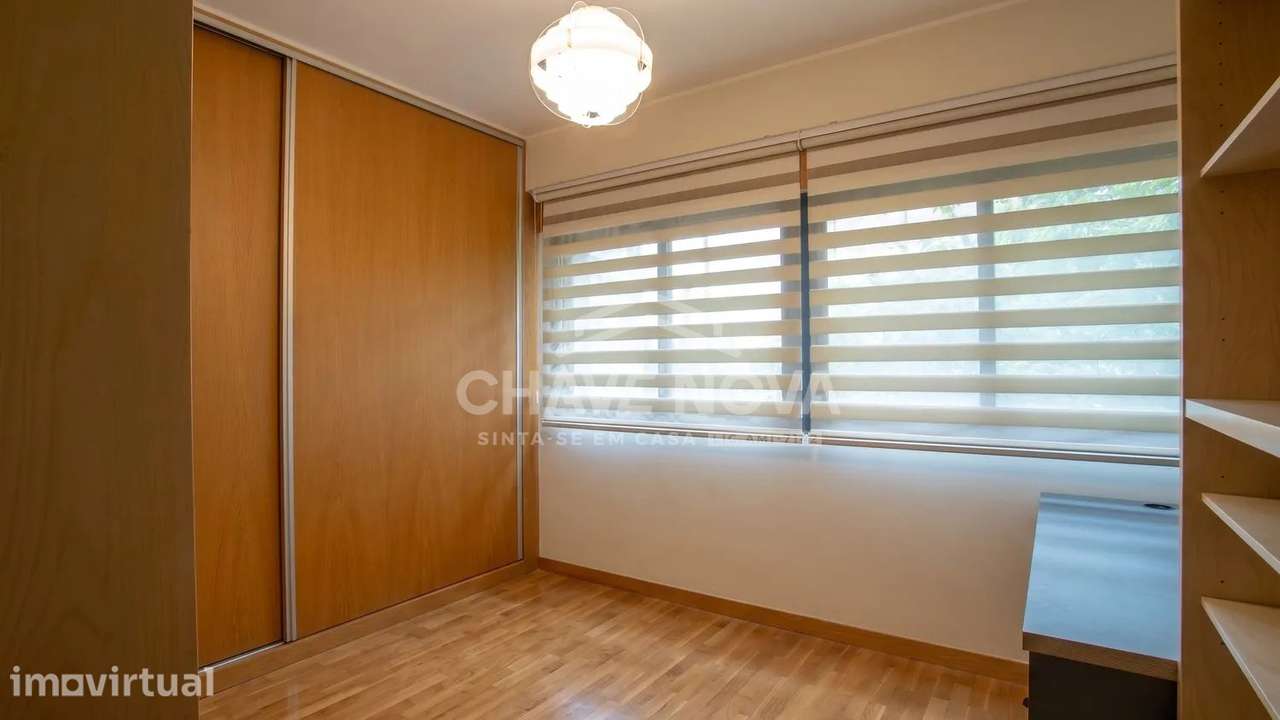 T4 c/ Garagem para 2 Viaturas em Santa Marinha - CO - Grande imagem: 4/10