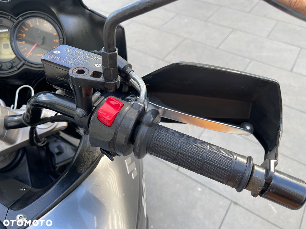 Suzuki V-STROM - 12