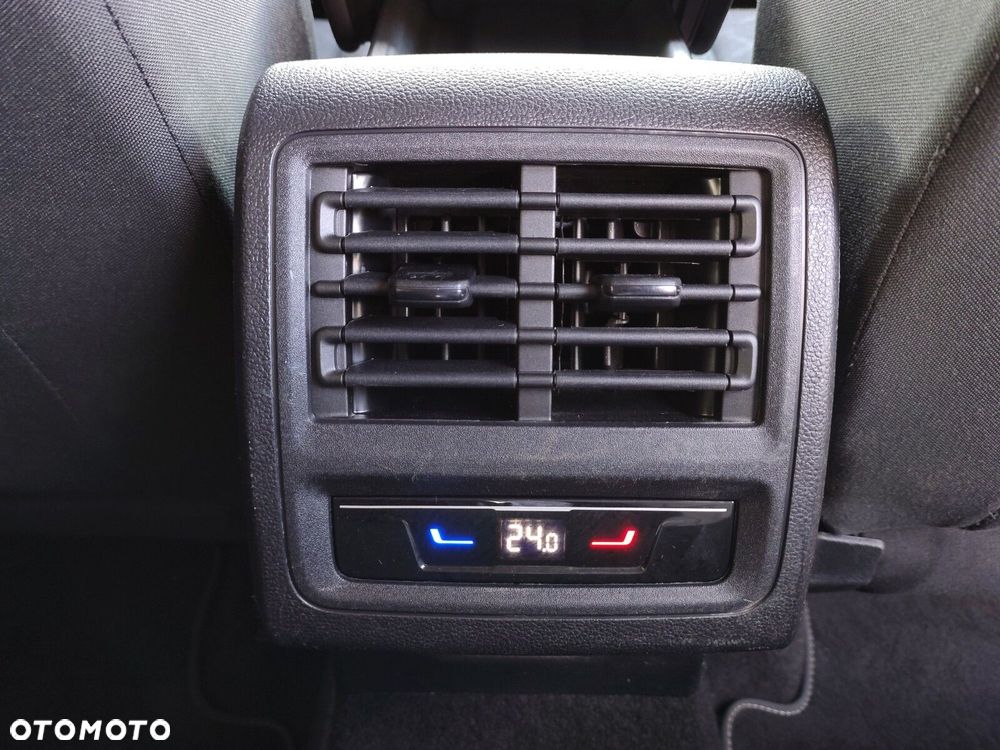 Volkswagen Golf - 30