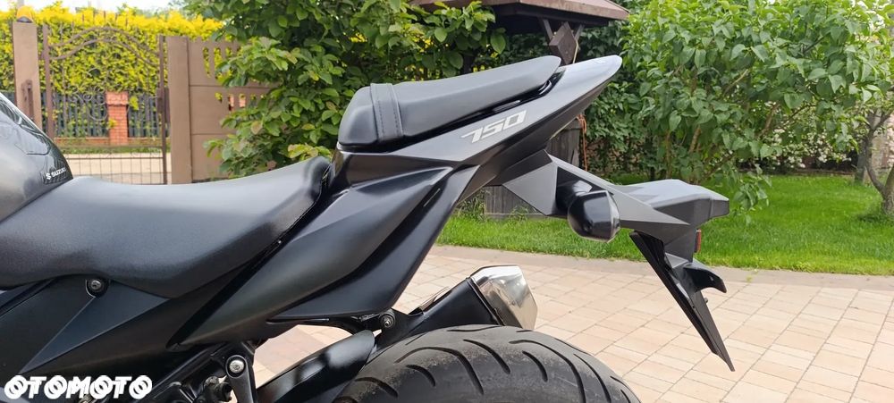 Suzuki GSR - 34