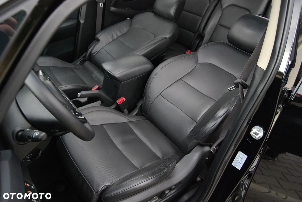 Kia Carens 1.7 CRDi 141 Dream Team Edition - 38