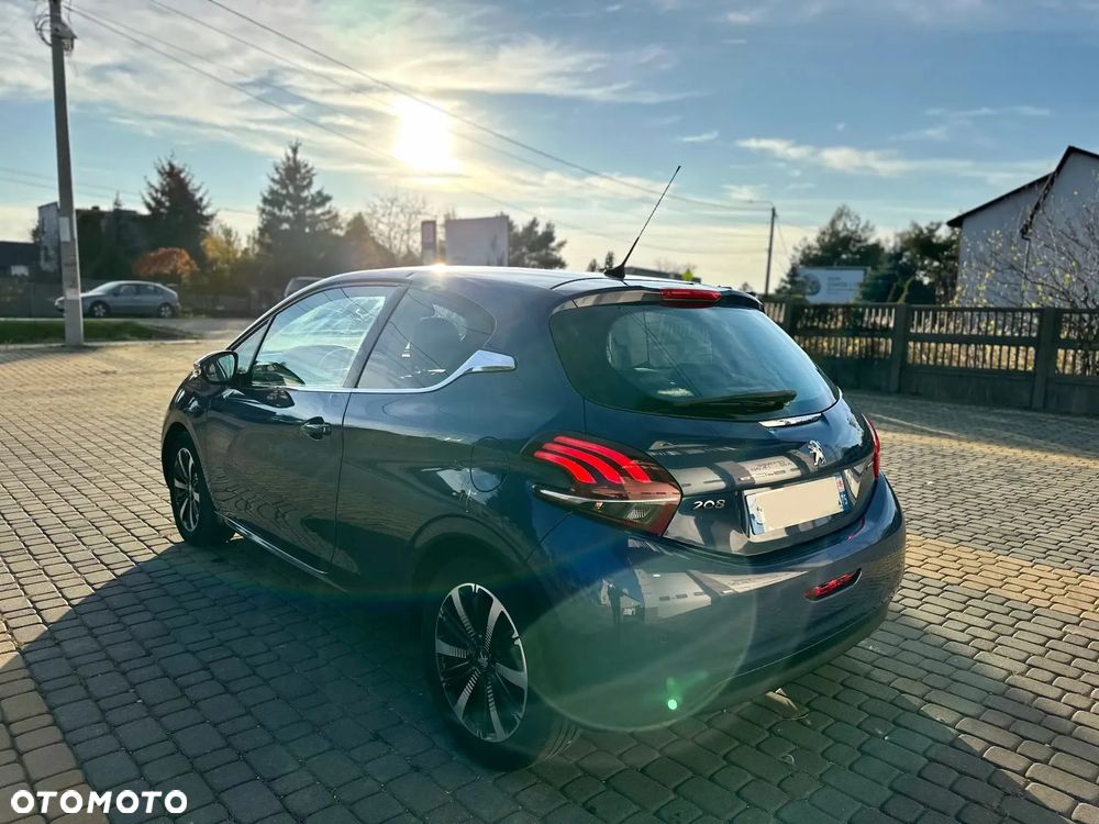 Peugeot 208 - 15