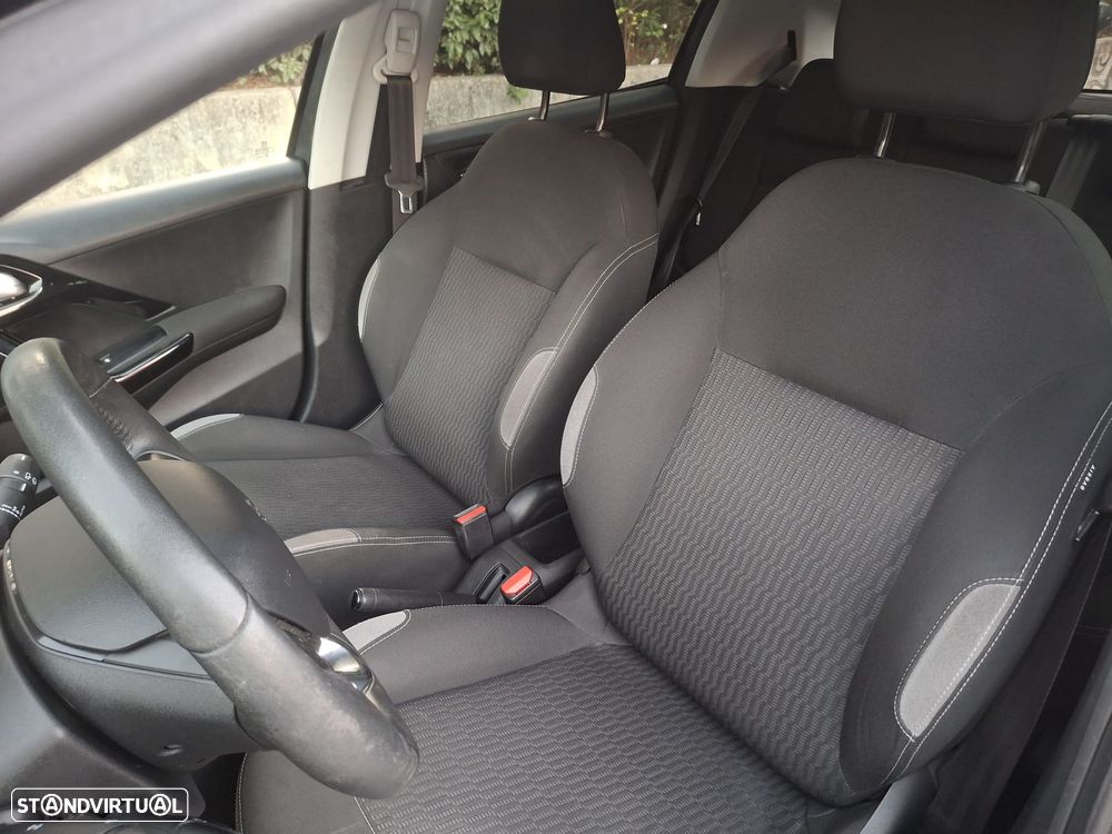 Peugeot 208 1.2 VTi SE Style - 13