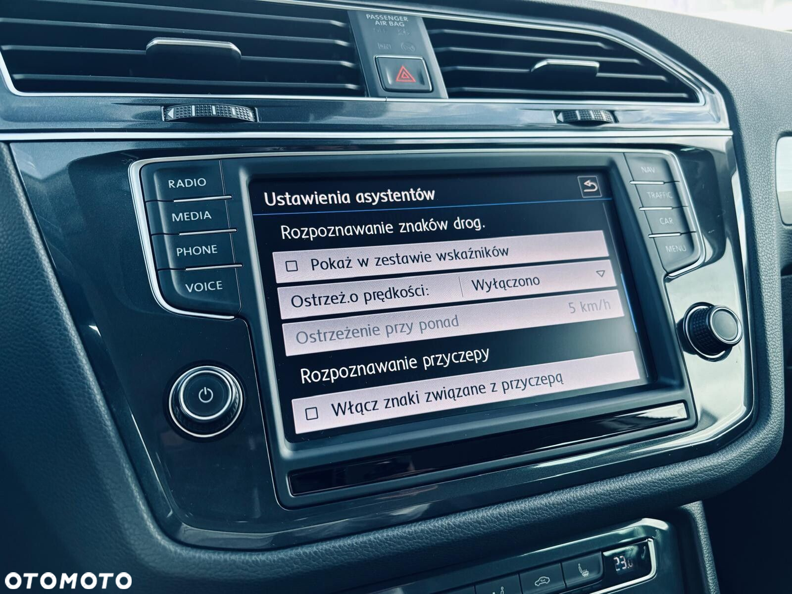 Volkswagen Tiguan - 32