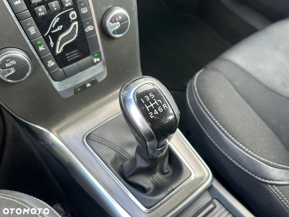 Volvo V40 D4 Drive-E Momentum - 13