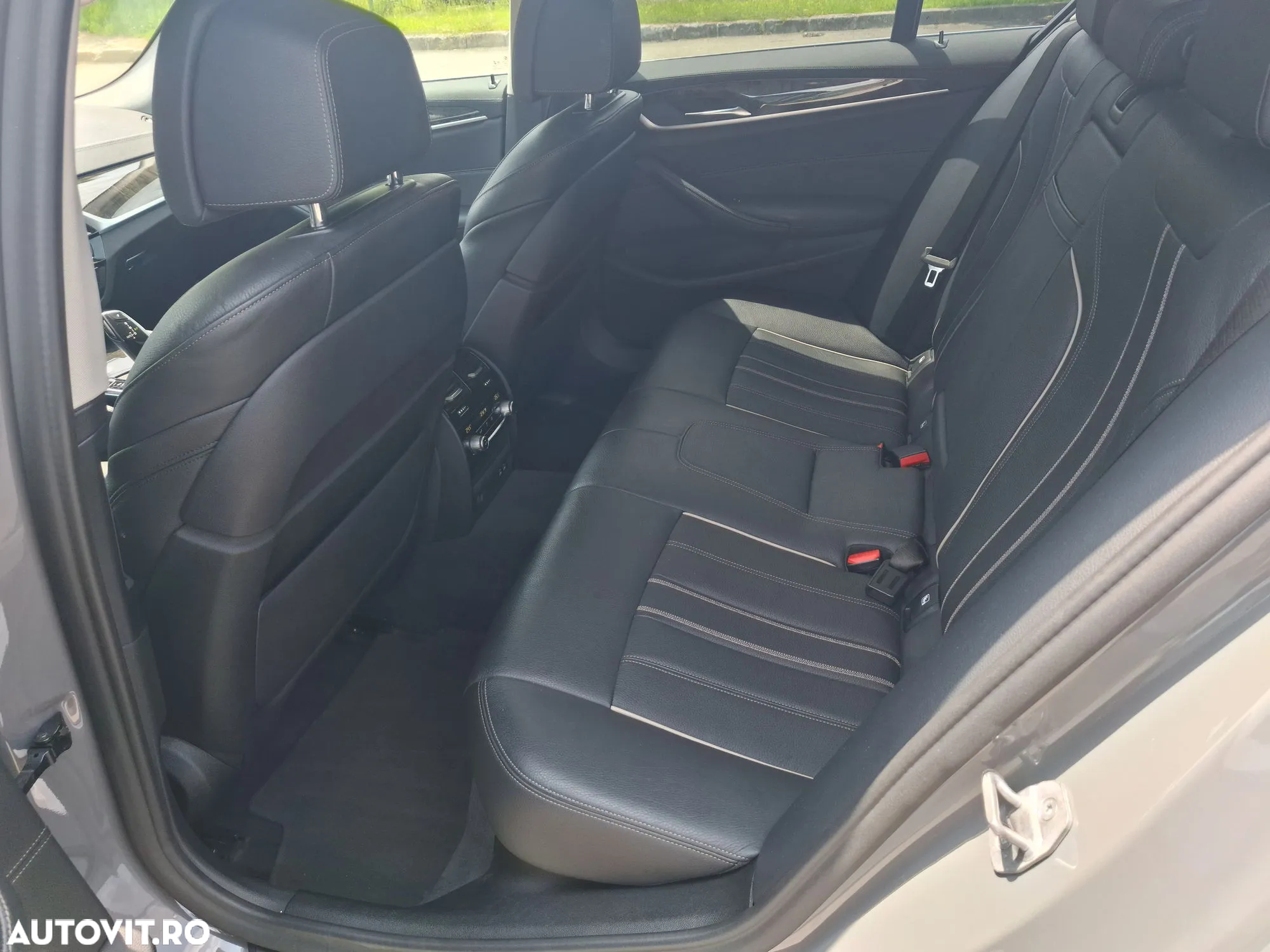 BMW Seria 5 530d xDrive AT MHEV - 10