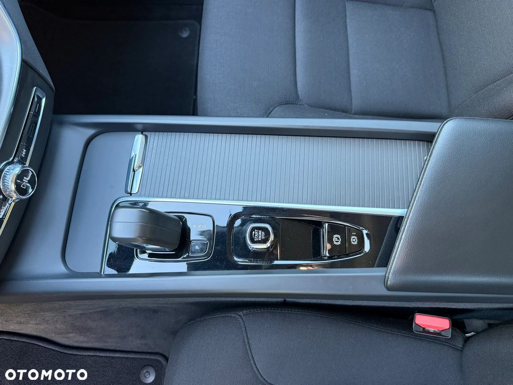 Volvo XC 60 B4 D AWD Core - 22