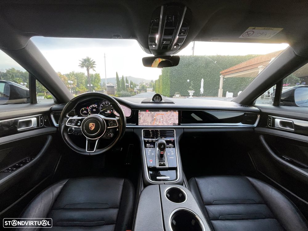 Porsche Panamera 4 E-Hybrid - 12