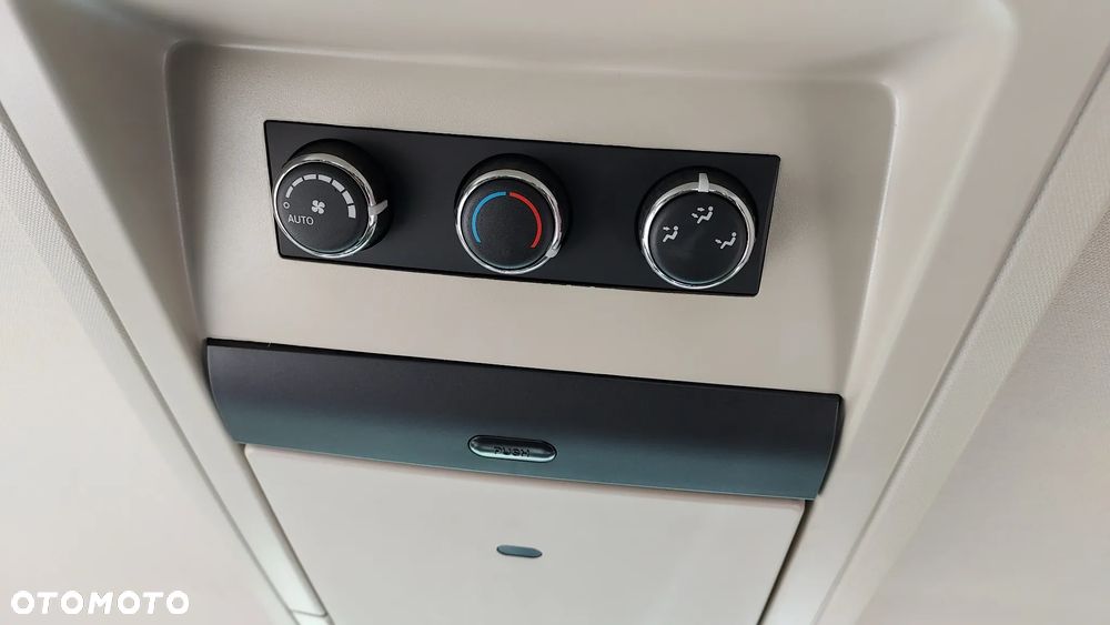 Chrysler Town & Country 3.6 Limited - 16