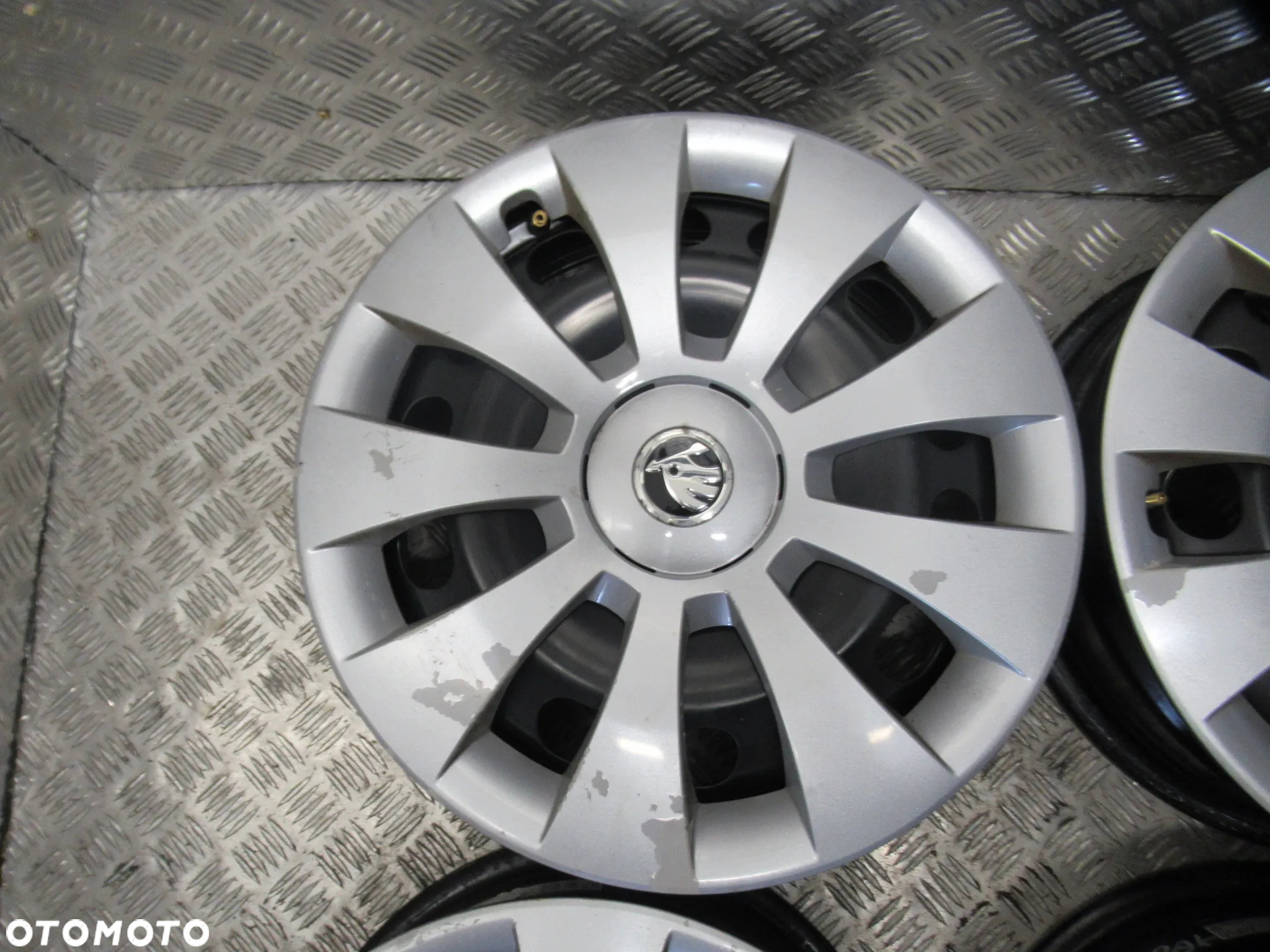 Felgi Skoda Fabia Scala Kamiq Rapid Roomster Praktik 6Jx16 et48 5x100 - 4
