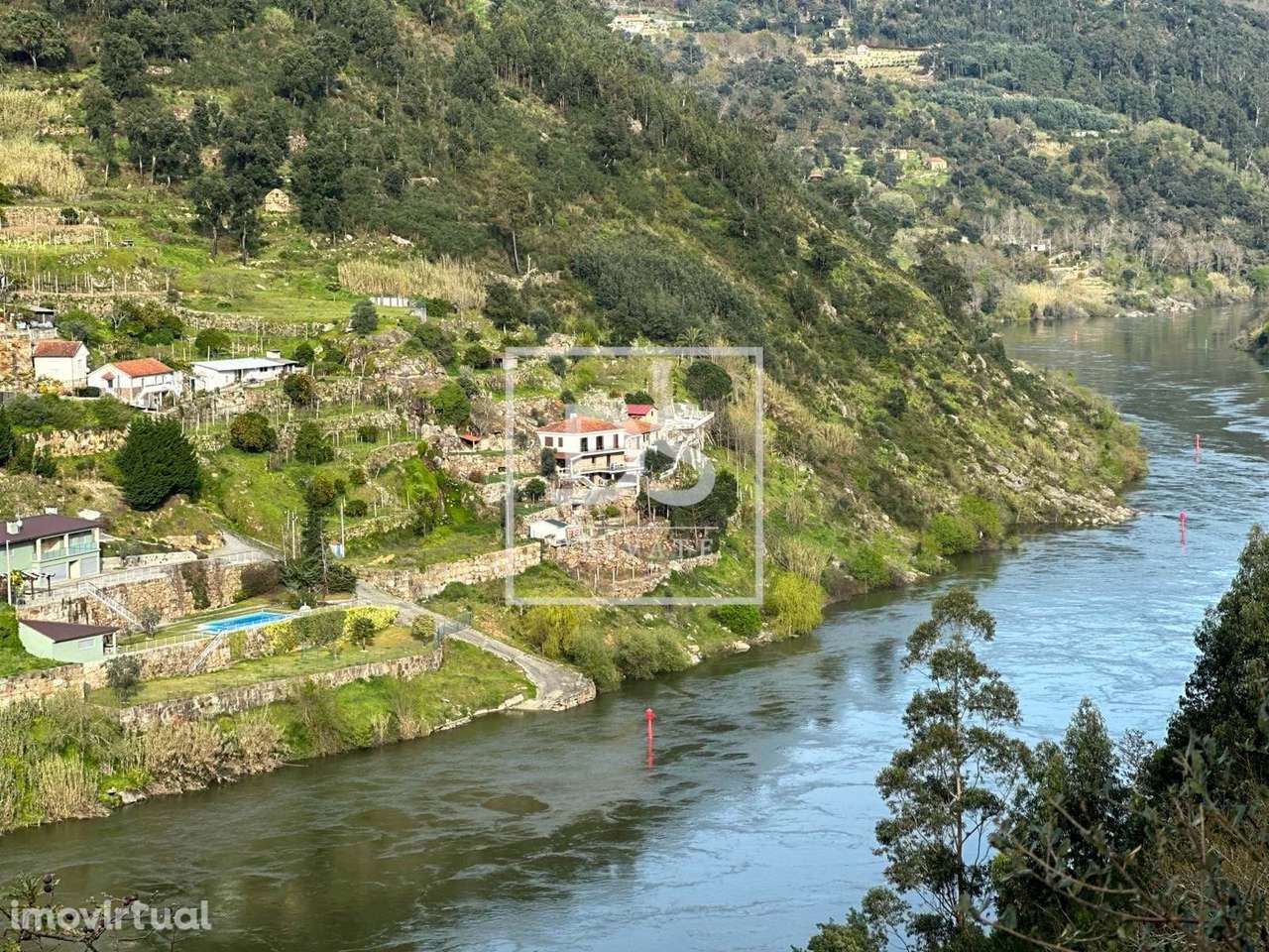 Quintinha para Recuperar em Cinfães - Vista Deslumbrante sobre o Rio - Grande imagem: 2/13
