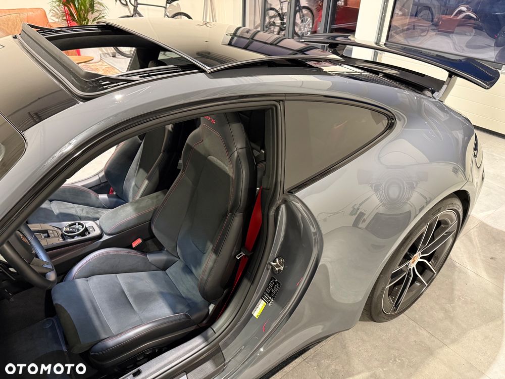 Porsche 911 Carrera T-Hybrid 4 GTS - 15