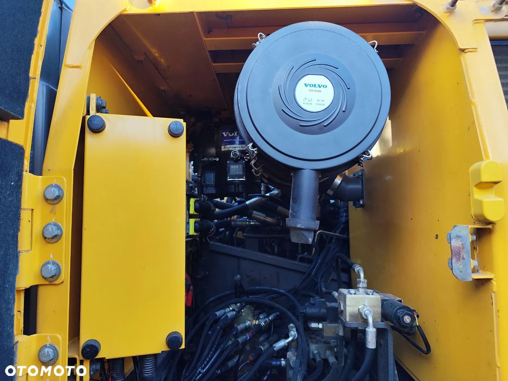 Volvo EC 210 CL - 25