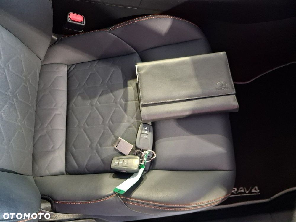 Toyota RAV4 - 11