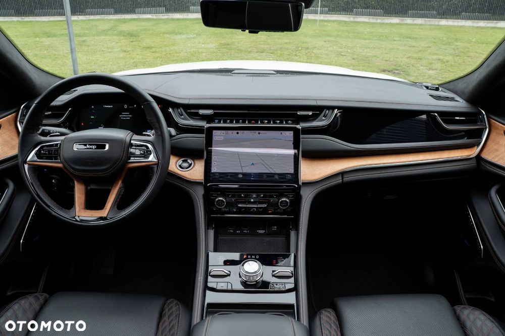 Jeep Grand Cherokee 2023 photo 3